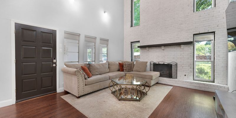 Carrollton House: 2907 Country Pl Ct