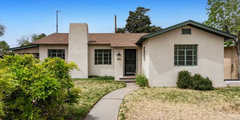 Albuquerque House: 601 Tulane Dr NE