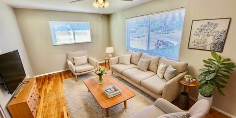 20240525_161011716_iOS - Living Room - Scandinavian - 6 (2).jpg