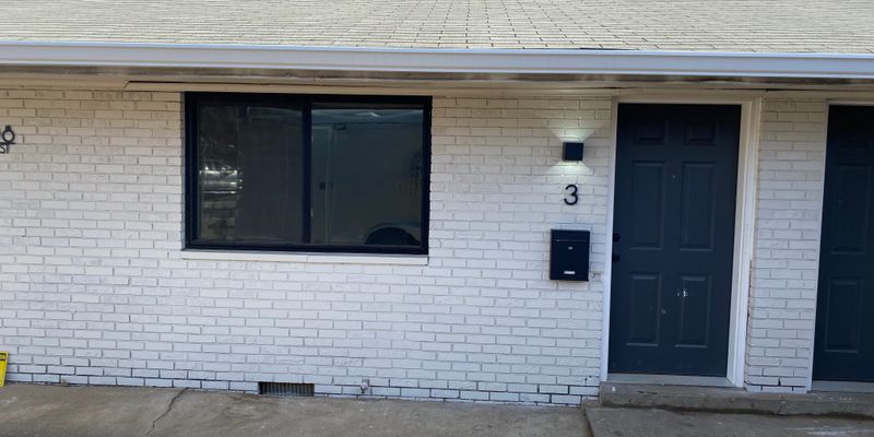 Madison Apartment: 1906 Rhodes St