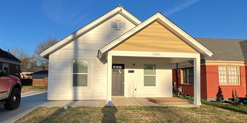 Memphis House: 1061 N Avalon St