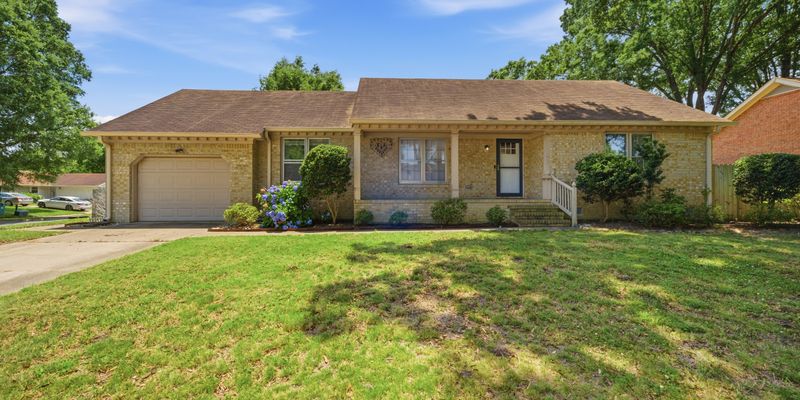 Chesapeake House: 1441 Bayberry Pl