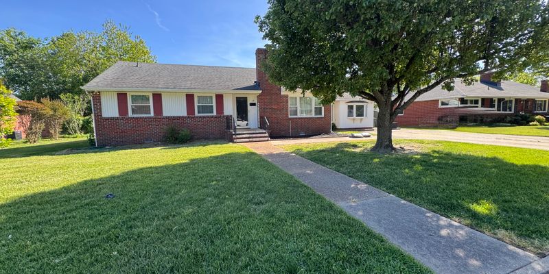 Hampton House: 18 S Greenfield Ave