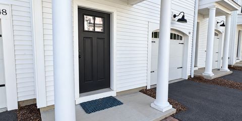 Clean front entry in natural daylight-3.png
