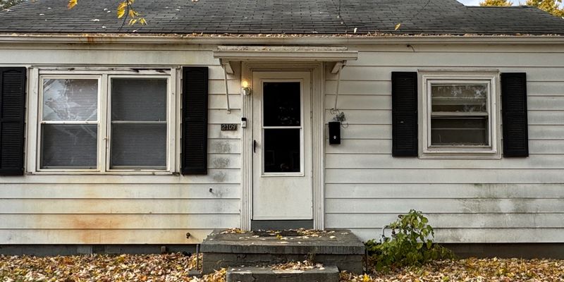 South Bend House: 2109 S Taylor St