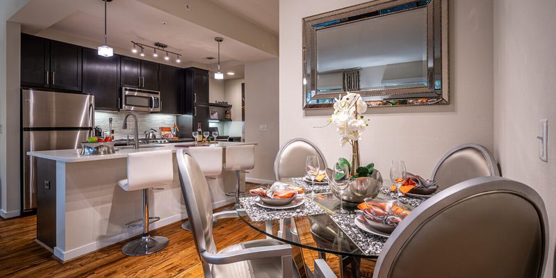 Houston Apartment: 1434 Dunlavy St