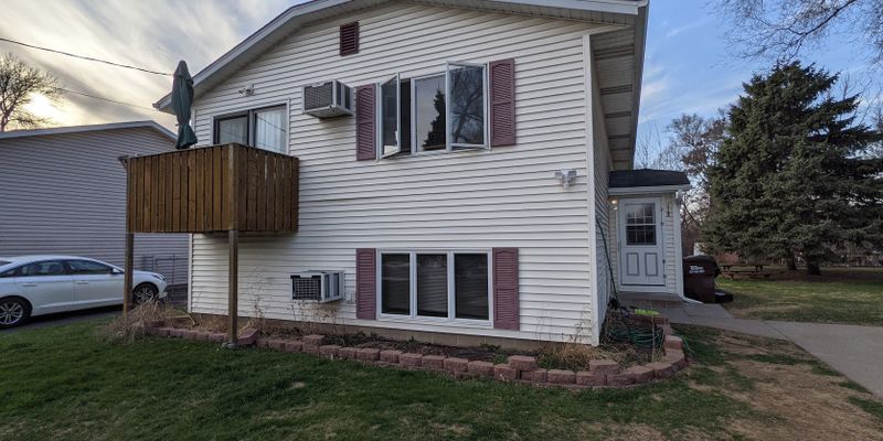 Hastings Apartment: 118 25th St W