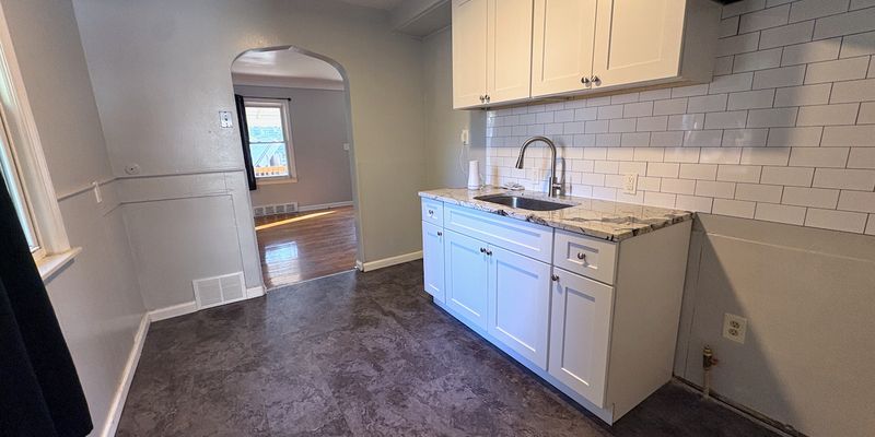 Warren House: 8705 Packard Ave