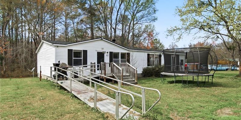 Linden House: 8633 Durant Nixon Rd
