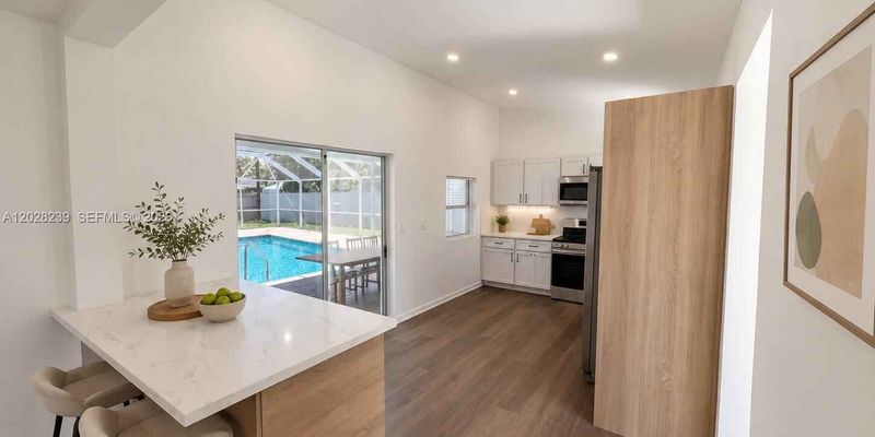 Hollywood House: 6560 Hayes St