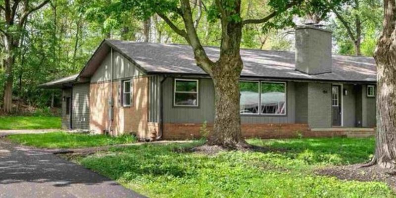 Lafayette House: 4154 Trees Dr