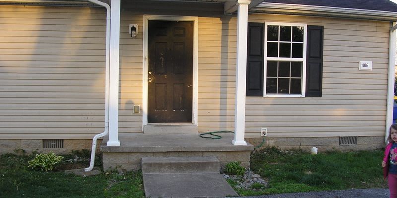 Franklin Apartment: 406 Clark St