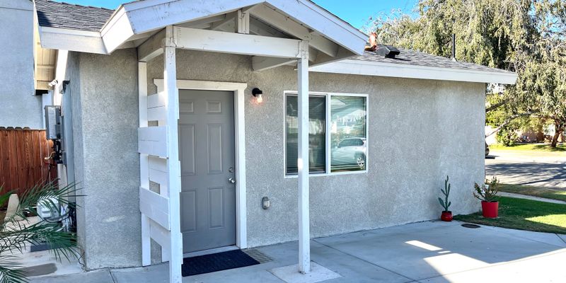 Riverside House: 5063 Pearblossom Dr