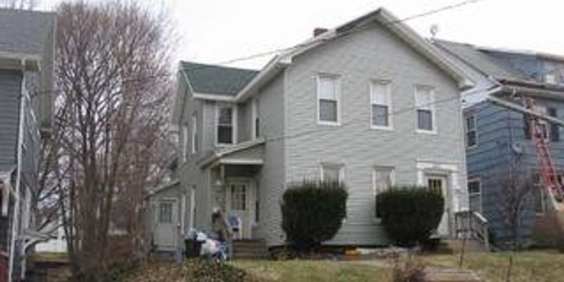Jamestown Apartment: 211 Price St