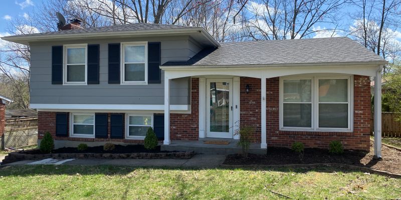 Louisville House: 12516 Echo Bridge Rd