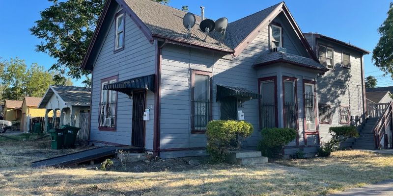 Stockton Apartment: 645 N Airport Way