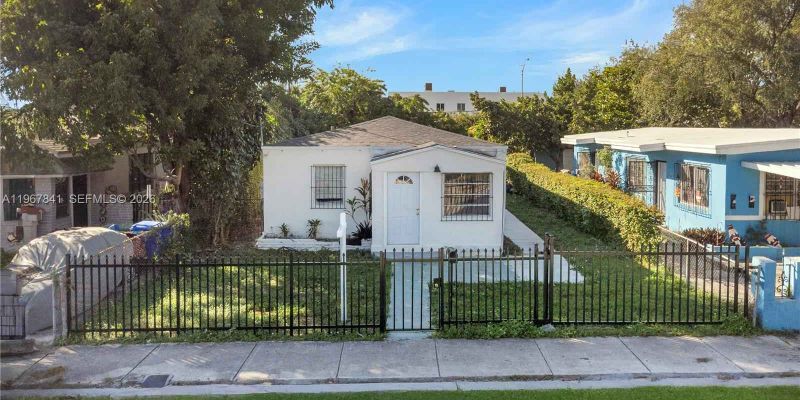 Miami House: 6940 NW 6th Ct