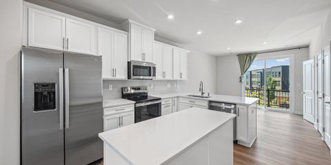 08-2833 Statesville Ave-8.jpg