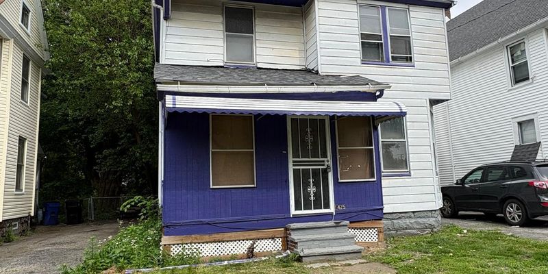 Cleveland Apartment: 1425 E 81st St