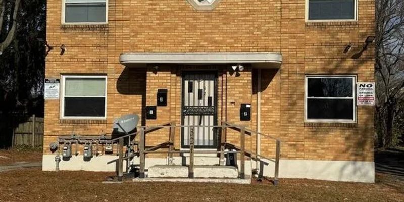 Dayton Apartment: 321 W Norman Ave