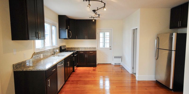 Medford Apartment: 15 Taylor St