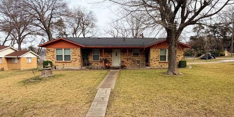 Lancaster House: 1226 Linkwood Ln