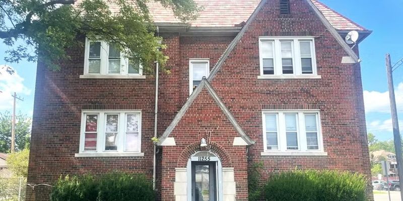 Detroit Apartment: 11255 Charlemagne Ave