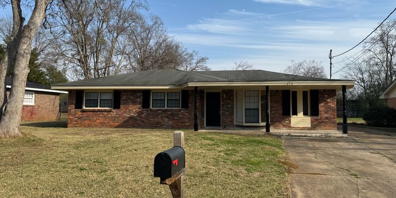 Montgomery House: 312 Upton Rd