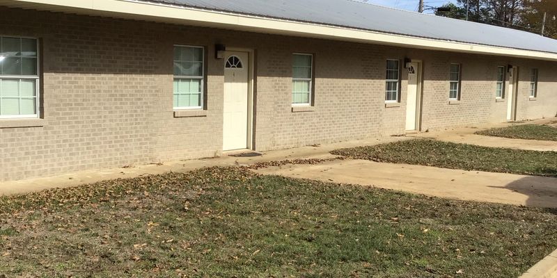 Magee Apartment: 801 Goodwater Rd NW