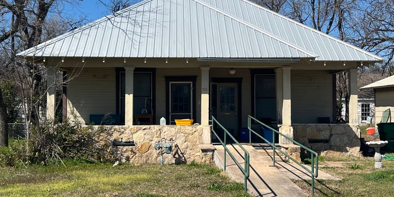 Clifton House: 711 W 11th St