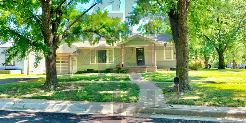 Newton House: 127 W 11th St