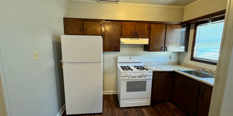 Lafayette House: 203 Carlton Dr