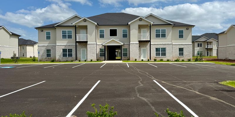 Bowling Green Apartment: 713 Ivy Br St