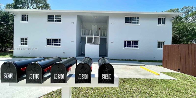 Hallandale Beach Apartment: 800 SW 10th Ave