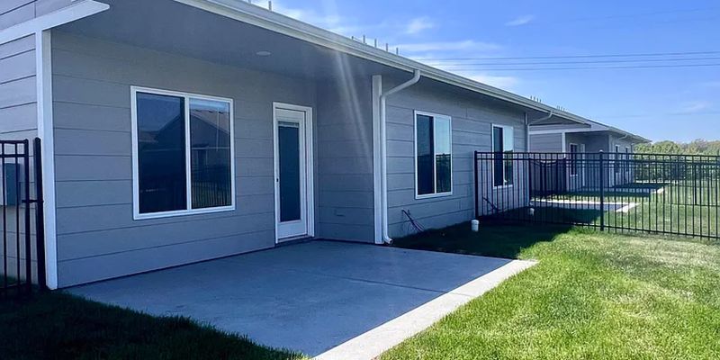 Wichita House: 3913 S Bluelake Ct