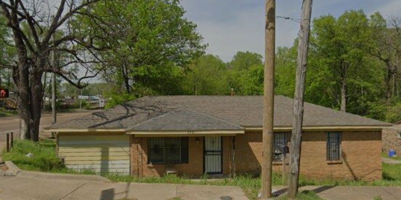 Memphis House: 146 W Brooks Rd