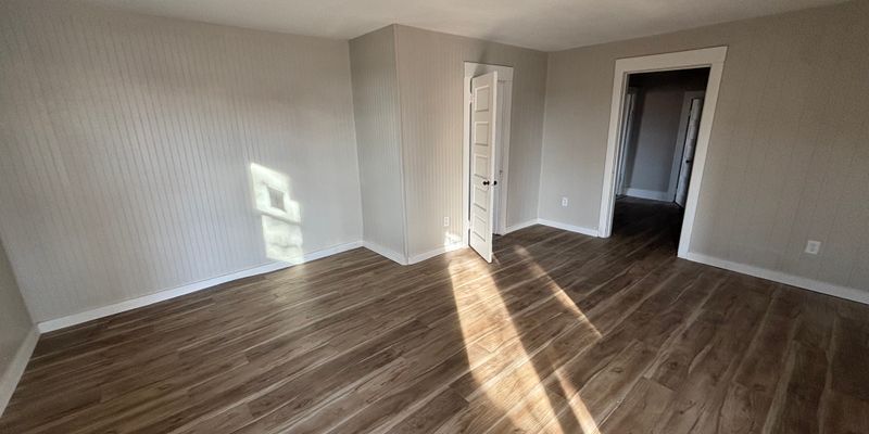 Hutchinson Apartment: 14 E 6th Ave