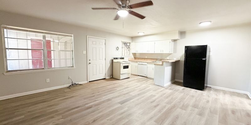 Lubbock Apartment: 1702, 1704, 1706, 2512 26th St