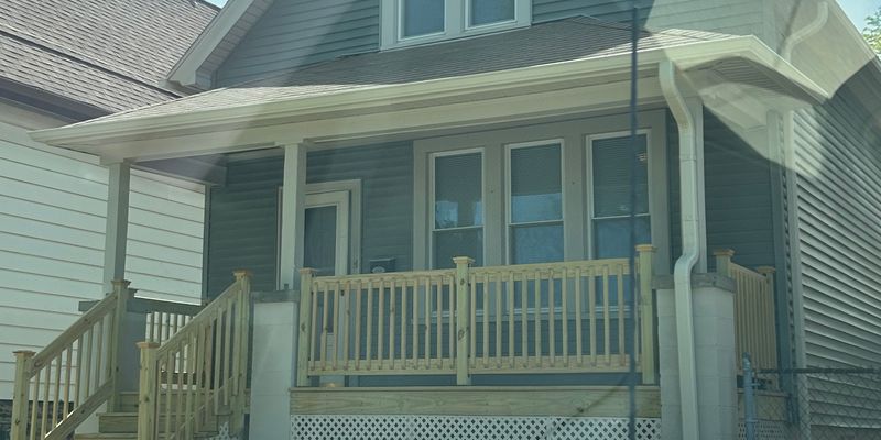 Milwaukee House: 1521 W Greenfield Ave