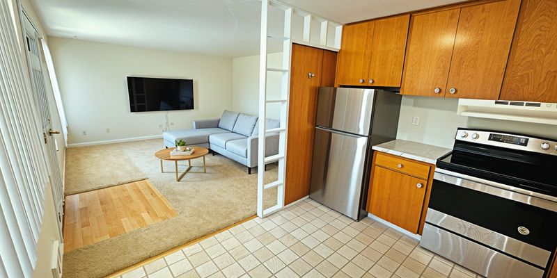 Lynnwood Apartment: 20820 70th Ave W