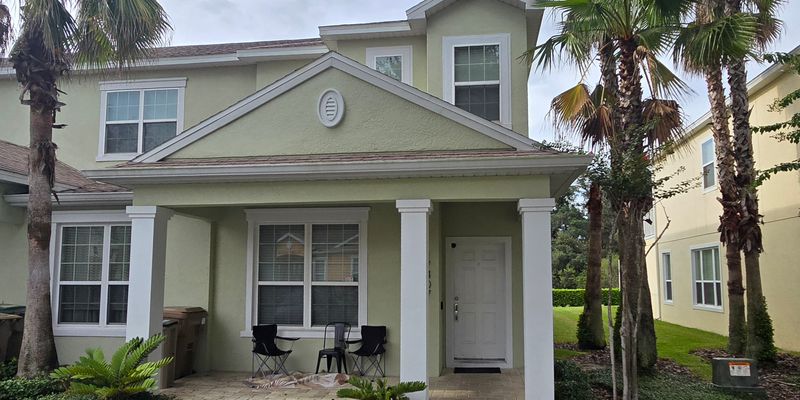 Clermont House: 17407 Placidity Ave