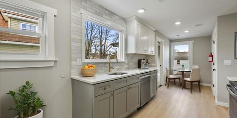 30-SMV_143JohnstonAve-30 - Kitchen - Standard - 14.jpg