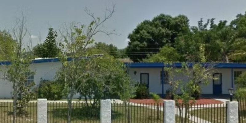 Sebring Apartment: 1010 EO Douglas Ave