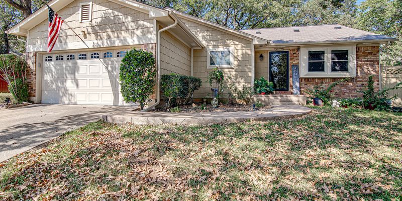 Arlington House: 6112 Farmingdale Dr