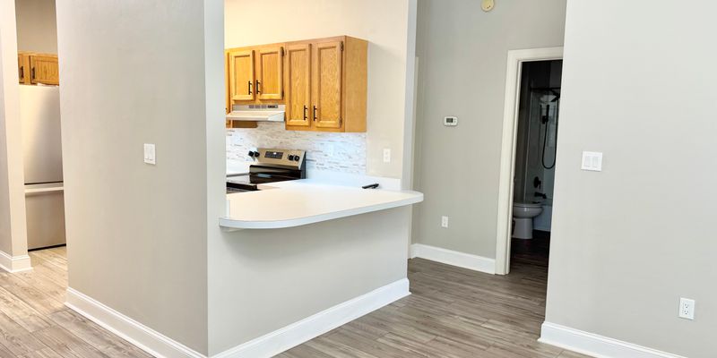 Roanoke Apartment: 1736 Memorial Ave SW