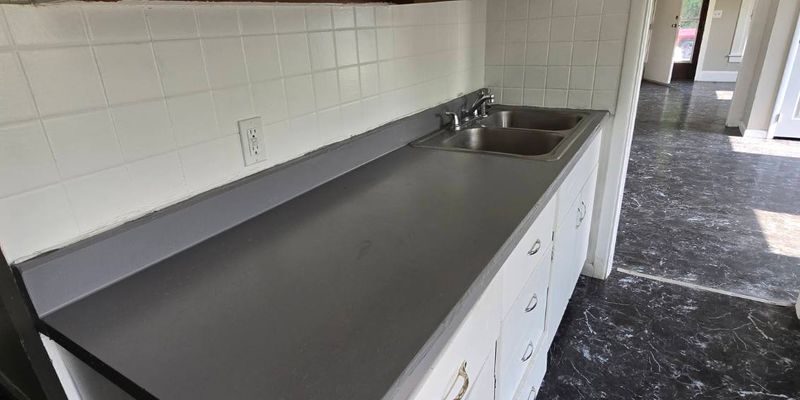 Springfield Apartment: 55-57 W Parkwood Ave