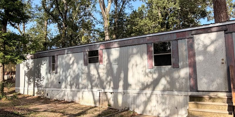 West Monroe House: 5542 Whites Ferry Road