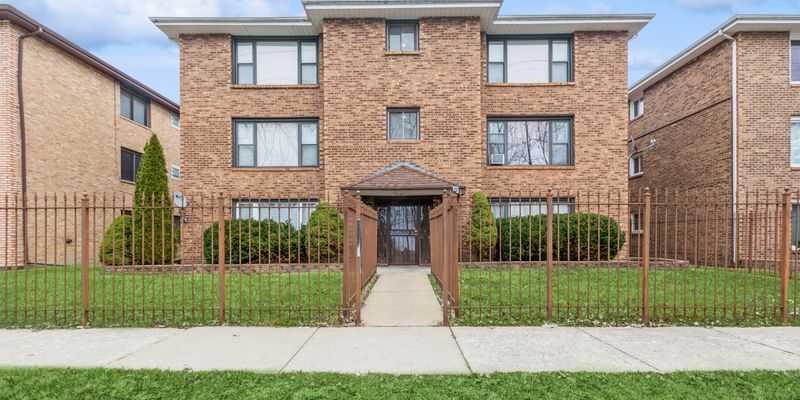 Calumet City Apartment: 87 Paxton Ave