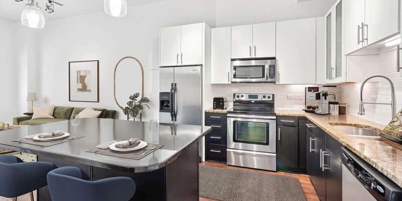 Houston Apartment: 2566 Richmond Ave.