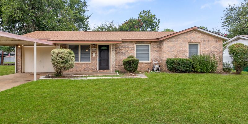 Haltom City House: 5229 Ira St